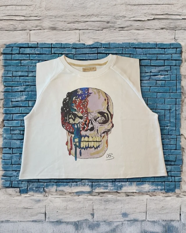 “Arte para vestir – Edição Limitada”
Crop top com estampagem da obra de arte “Skull” feita pela artista Xana Boarotto.
www.officinaboarotto.com
#art #limitededition #artprint #croptop