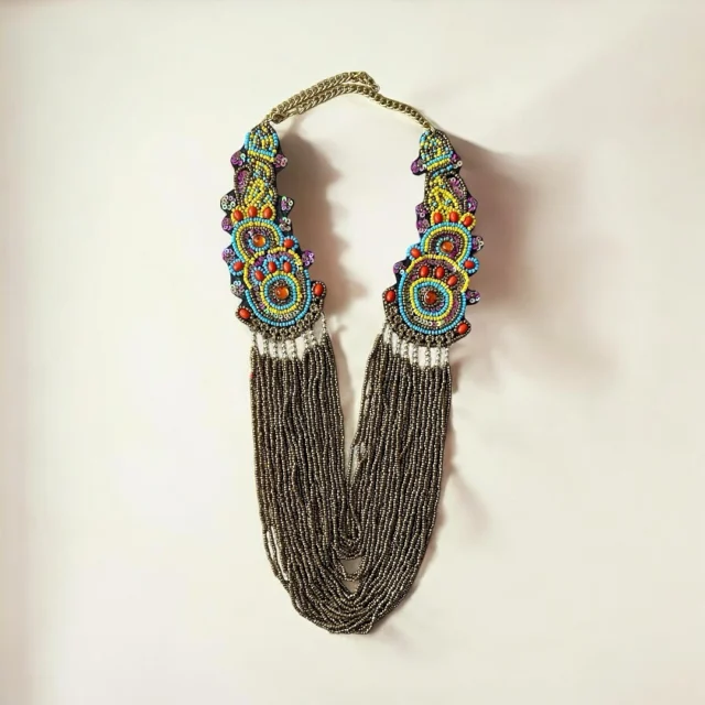 A beleza mora nos detalhes… Qual o acessório que nunca tira do seu look? 
www.officinaboarotto.com
#handmade #lookcomacessorios #detalhesqueencantam #officinaboarotto #fyp